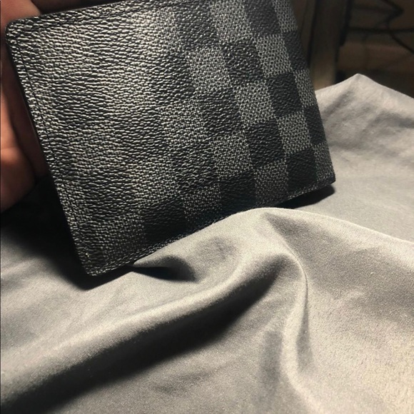 Authentic Louis Vuitton wallet - Picture 1 of 4